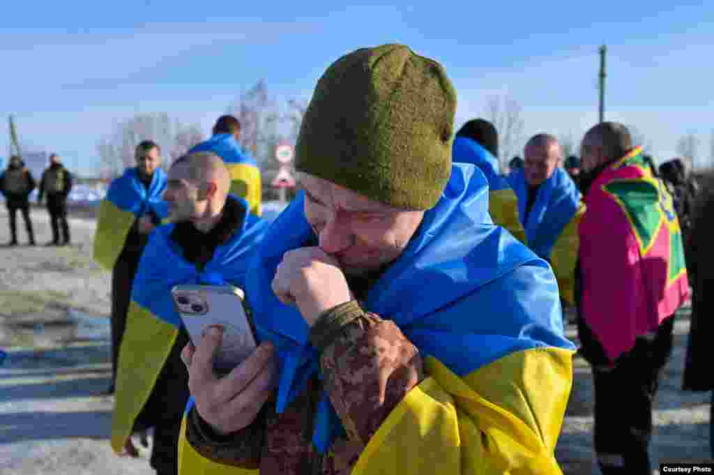 Український прапор на плечах і перша розмова з рідними. Сліз не втримати&nbsp;