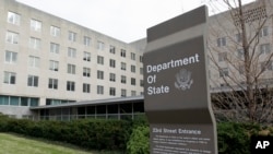 Речник Держдепартаменту Метью Міллер повідомив журналістам 28 вересня, що зловмисники отримали доступ до приблизно 60 тисяч несекретних електронних листів
