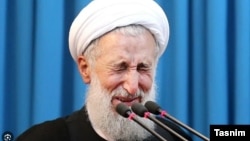 کاظم صدیقی از سوی منتقدانش «شیخ گریان» نام گرفته است