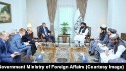 د طالبانو د بهرنیو چارو سرپرست وزیر امیرخان متقي د افغانستان لپاره د روسیې له ځانګړي استازي ضمیرګابلوف سره
