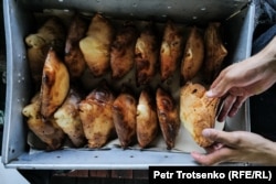 Pançşanbe bazaryndaky taýýar tamdyr somsasy
