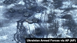 Пошкоджені чи знищені українськими військовими російські танки, Донецька область, лютий 2025 року