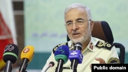 د ایران د کورنیو چارو وزیر اسکندر مومني