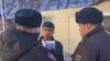 Moskwada bolan terrorçylykly hüjümden soň, rus polisiýasy migrantlara garşy köpçülikleýin barlaglary geçirýär.