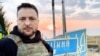 Український президент Володимир Зеленський на острові Зміїний у Чорному мору, де він записав відеозвернення з нагоди 500 днів масштабної війни України з Росією, липень 2023 року 