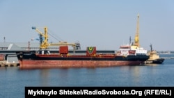 Завантаження зерновоза в порту Одеси, фото ілюстративне