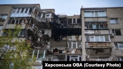 Після відходу з міста російські війська почали регулярно обстрілювати Херсон і контрольовану українською владою частину області