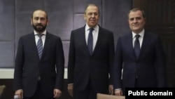 Одна из московских встреч глав МИД Армении, России и Азербайджана (архив)