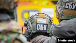 Наразі СБУ повідомила російському генералу про підозру у участі в терористичній організації та сприяння її діяльності.