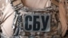 За даними слідства та військової контррозвідки СБУ, до оборудки причетні колишній директор одного з департаментів Міноборони та керівник приватного підприємства