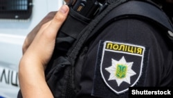 9 лютого під час затримання активістів на Контрактовій площі в Києві один із поліцейських вигукнув російською мовою «лягай, бандеро»