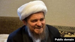 آیت‌الله عباس تبریزیان که یک کتاب مرجع پزشکی را آتش زده، در حوزه «طب اسلامی» مشهور است