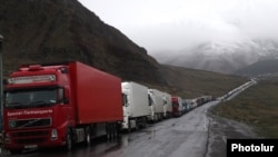 Հայաստանյան մեքենաների կուտակումներ Վերին Լարսի անցակետում, արխիվ 