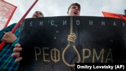 Натомість на мітингах 9 вересня повідомлялось про масові затримання учасників поліцією