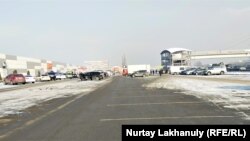 Автостоянка у рынка «Ак булак».