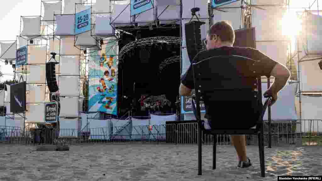Увечері розпочинала роботу головна сцена під назвою Nu Jazz, на якій виступали лідери фестивалю. 