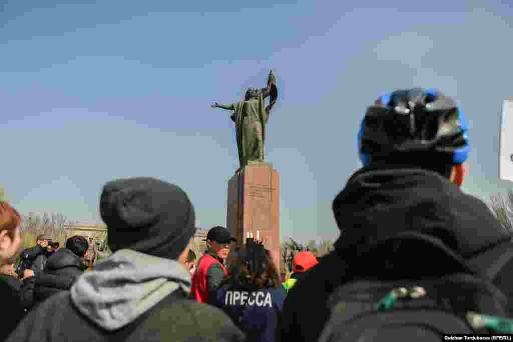 Акцияга милиция көз салып турду. 