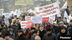 Պարտադիր կուտակայինի դեմ բողոքի ակցիան Երևանում, 17-ը դեկտեմբերի, 2013թ․