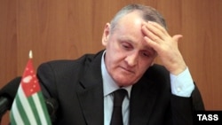 Никто и никогда, даже среди злейших его врагов, не отказывал Александру Золотинсковичу в интеллекте, работоспособности, деловой и политической хватке