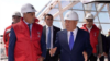 Казакстан президенти Нурсултан Назарбаев түрк ишкери Феттах Таминже куруп жаткан “Нур Алемди” көрүп жүргөн кези. Астана, 2016-жылдын август айында тартылган сүрөт.