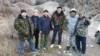 Прокурор Анарбай Мамажакыпов (третий слева), Мелис Калыков (первый слева). 