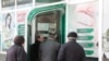 Хабарнигори радиои Озодӣ мегӯяд, дигар навбатпоиҳо дар назди банкоматҳо мушоҳида намешавад&nbsp;