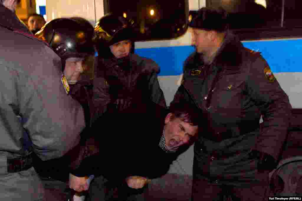 Гадел сайлау тарафдары тоткарлана