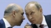 "Надо кого-то доить". Как налоговая реформа отразится на доходах россиян