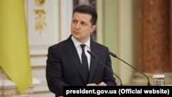 За словами Зеленського, спільно з урядом і парламентом він планує зробити «все, щоб ці суми були не лише на папері»