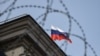 Рубль дешевшає, російські індекси падають: чи вплине це на Україну 