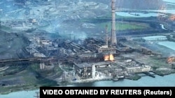 Падіння на територію заводу «Азовсталь» великої кількості яскравих запалювальних снарядів під час вторгнення Росії в Україну, 2022 рік