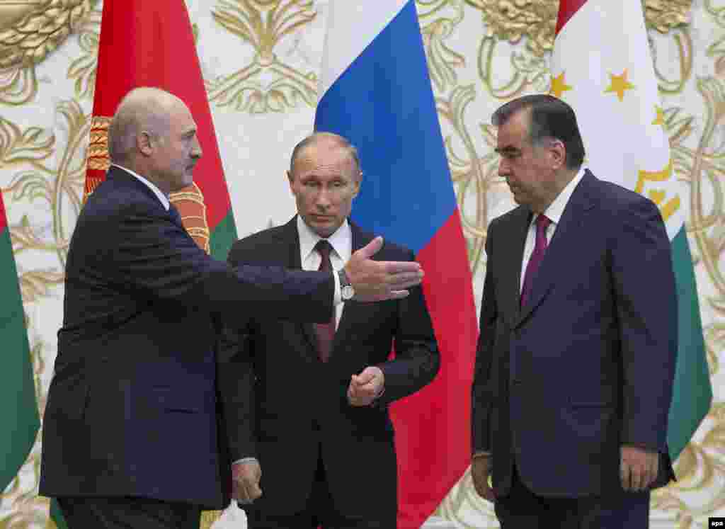 Президенты Белоруси, России и Таджикистана - Александр Лукашенко, Владимир Путин и Эмомали Рахмон