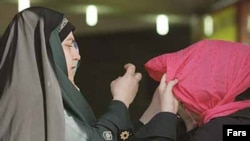 نيروی انتظامی تاکنون از انتشار آمار برخورد با بدحجابی در شش ماه اول سالجاری خودداری کرده است،اما از يکشنبه گذشته طرح برخورد با بدحجابی زمستانی را به اجرا گذاشته است