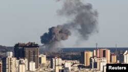 Без воды и электричества. Киев и другие города Украины — под российскими ракетными ударами