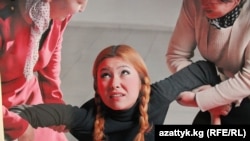 Зомбулукка каршы акциядагы сүрөт. Бишкек, 2013-жыл