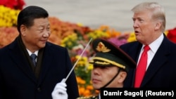 Президент США Дональд Трамп (п) та лідер КНР Сі Цзіньпін