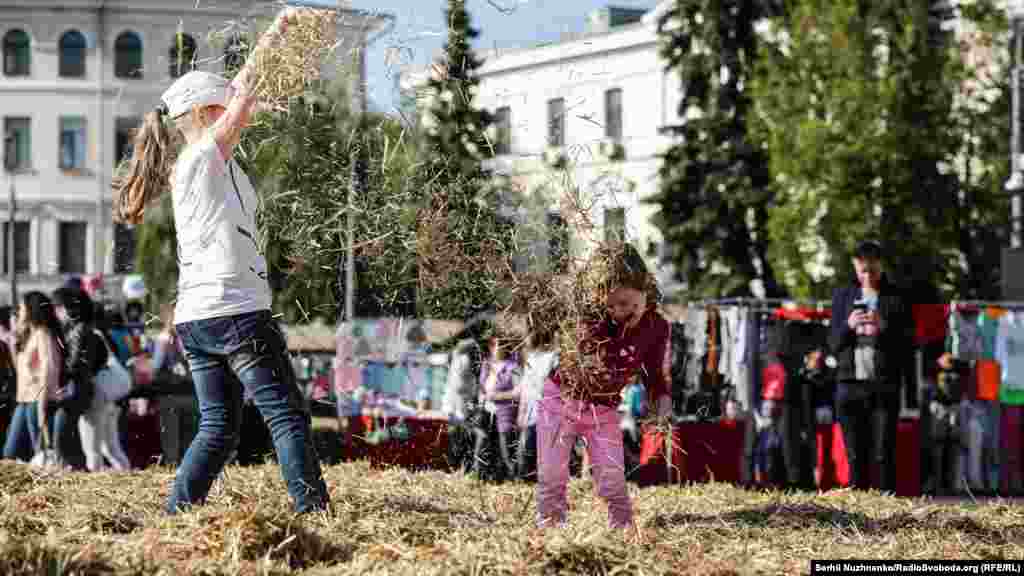 Веселі дитячі розваги у фан-зоні Feel Ukraine – «Відчуй Україну»