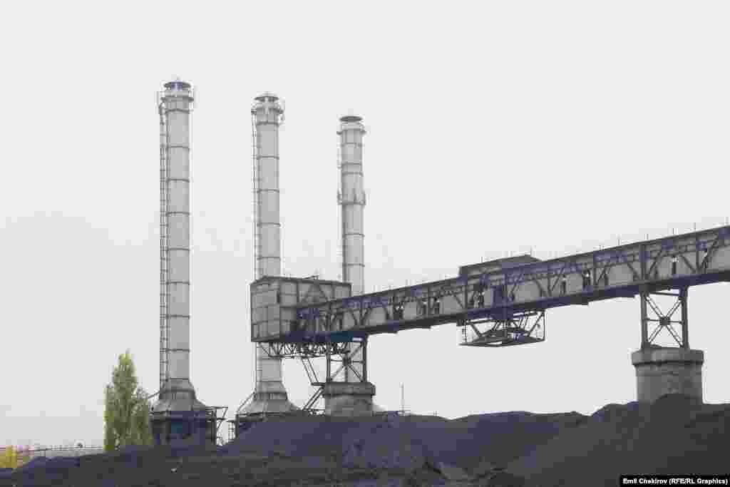 Жылуулук борборуна бир жылдык керектөө үчүн 1 млн. 57 миң тонна көмүр керек. Керектеле турган отундун 50 пайызы жергиликтүү Карак-Кече жана Таш-Көмүр, 50 пайызы Казакстандын Шабыркүл көмүр кендеринен ташылып келет. Азырынча анын 108 миң тоннасы алынды. Бул былтыркы жылга салыштырмалуу 150 тоннага аз. 