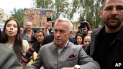  Călin Georgescu a mers alături de bodyguarzi de câte ori a fost chemat la Parchet pentru a fi audiat. 