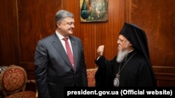 Порошенко вручив орден Варфоломію