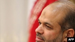 احمد وحیدی وزیر پیشنهادی دفاع در دولت دهم که از سوی پلیس بین الملل تحت تعقیب قرار دارد.
