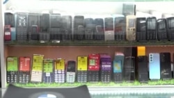Власти Таджикистана ввели 20%-ные пошлины на ввоз смартфонов: "Телефоны и сейчас дорогие, а в будущем станут совсем недоступны!" 