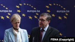 претставниците на ЕУ и САД, Анџелина Ајхорст и Метју Палмер