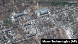 Супутниковий знімок Maxar Technologies, на якому видно зруйновані будівлі в місті Рубіжному поблизу Сєвєродонецька Луганської області, 6 червня 2022 року