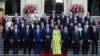Liderii de grup ai țărilor NATO, în fotografia de grup de după summitul de la Haga.