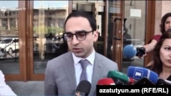 Հայաստանի փոխվարչապետ Տիգրան Ավինյանը պատասխանում է լրագրողների հարցերին, արխիվ