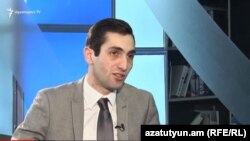 Երևանի ավագանու «Ելք» խմբակցության անդամ Դավիթ Խաժակյանը «Ազատության» տաղավարում:
