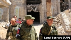 Російські сили патрулюють Думу, Сирія, 16 квітня