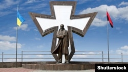 Лідером прозорості інвестицій став Івано-Франківськ. Ілюстративне фото:пам'ятник провіднику ОУН Степану Бандері в Івано-Франківську 