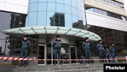 «Էրեբունի Պլազա» բիզնես կենտրոնը` շրջապատված ոստիկաններով, Երևան, 23 հունվարի, 2020թ.
